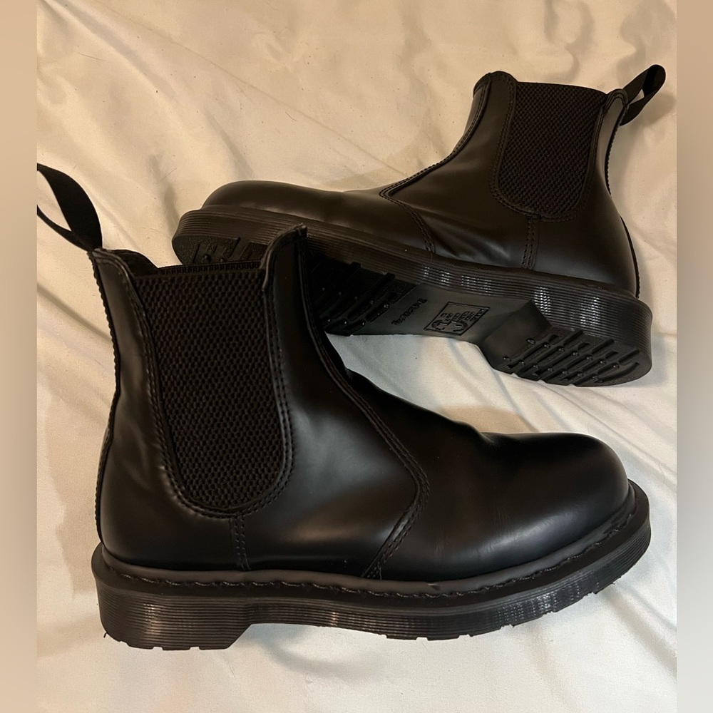 Dr. Martens Smooth Leather Mono 2976